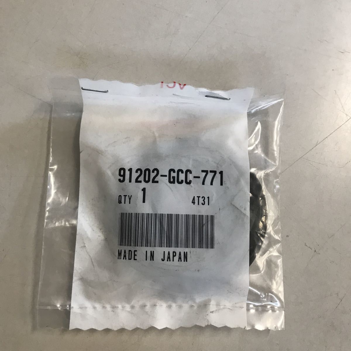 M1832 HONDA オイルシール 新品 品番91202-GCC-771 リード110の画像1