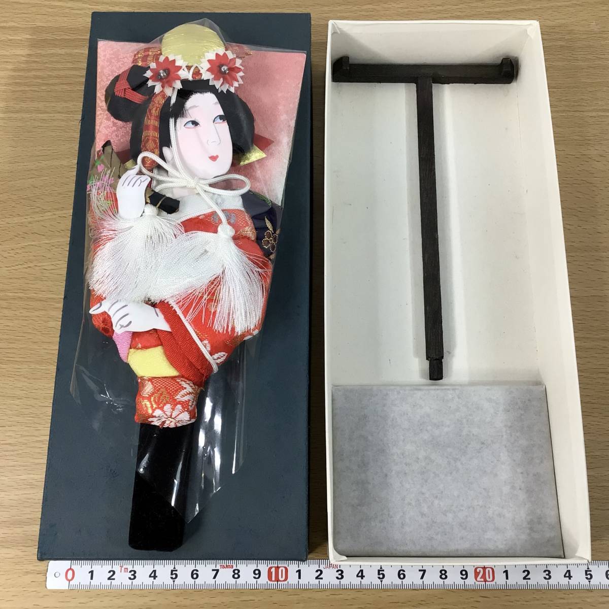 【昭和レトロ・新品未使用品・お正月用品】豪華 金襴緞子 友禅、伝統 羽子板 8寸、絵柄 能 舞姿 道成寺 末広がり、贈り物や部屋の飾りに！_画像8