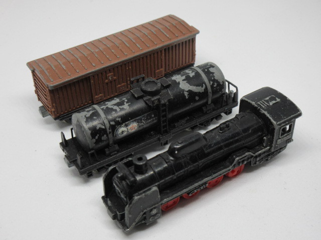 TOMY鉄道模型蒸気機関車他貨車3両 Yahoo!オークション - 日本製トミカ【3台セット】D51型蒸気機関