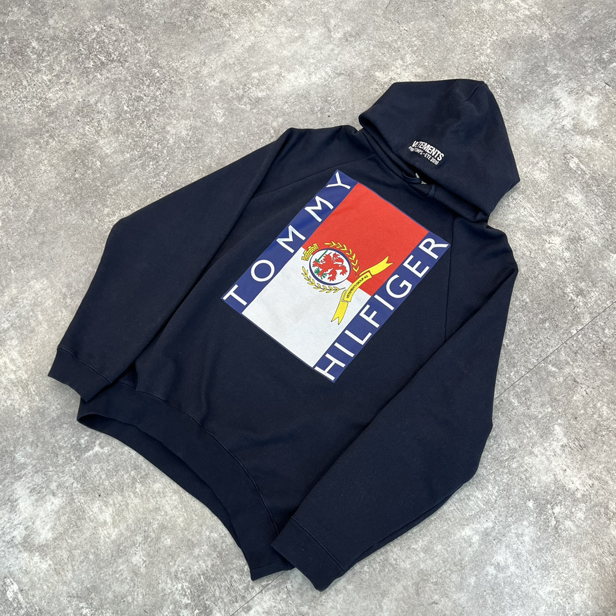 △VETEMENTS ×TOMMY HILFIGER 2018SS Oversized Hoodie WSS18TR29
