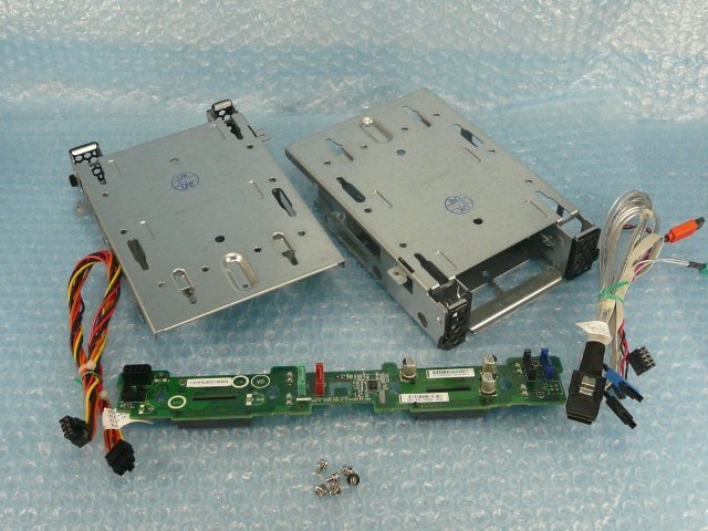 1KUM // Fujitsu PRIMERGY RX100 S7. хранение (HDD) клетка 2.5 дюймовый 4 слот S26361-D2878-A10-1 A3C40133962 A3C40133947