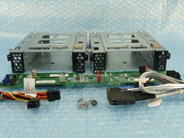 1KUM // Fujitsu PRIMERGY RX100 S7. хранение (HDD) клетка 2.5 дюймовый 4 слот S26361-D2878-A10-1 A3C40133962 A3C40133947