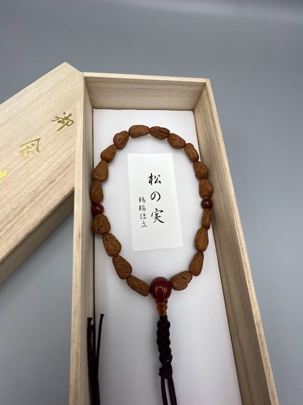 1連限り 希少品 【新品未使用】桐箱入り 高級 京念珠 松の実 瑪瑙 男性