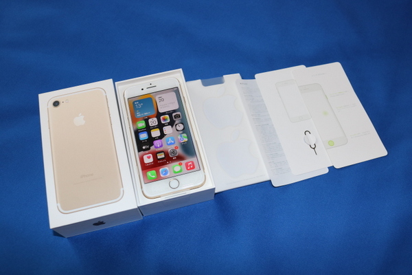iPhone7 128GB GOLD au版 SIMフリー MNCM2J/A 箱付 白ロム 利用制限〇 ...
