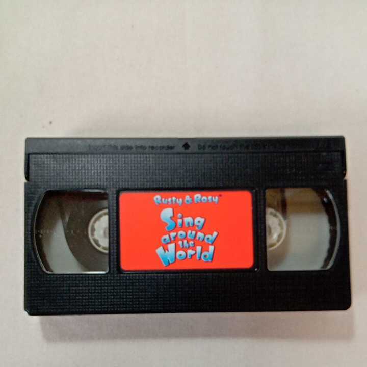 zaa-zvd17♪Rusty & Rosy Sing around the World　[import]ビデオ [VHS]