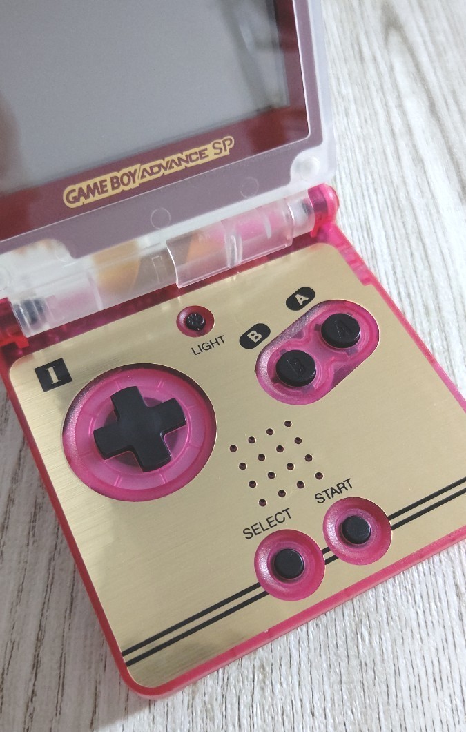 一点物《ファミコンカラークリアver 》ゲームボーイアドバンスsp 一点物《ファミコンカラークリアver 》ゲームボーイアドバンスsp