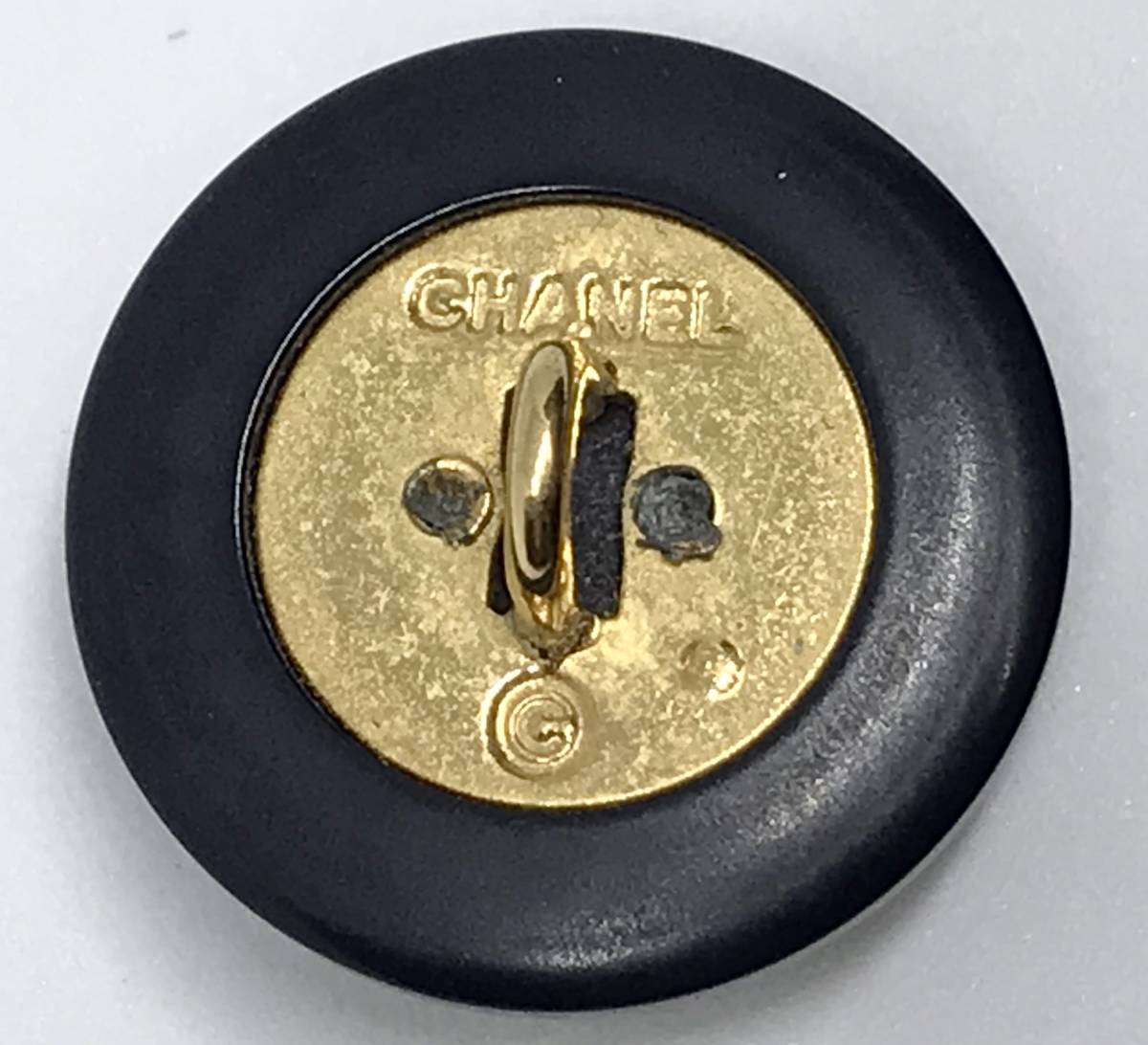 CHANEL シャネル 金ロゴ ココマーク ボタン 黒 スペア パーツ 裏側 