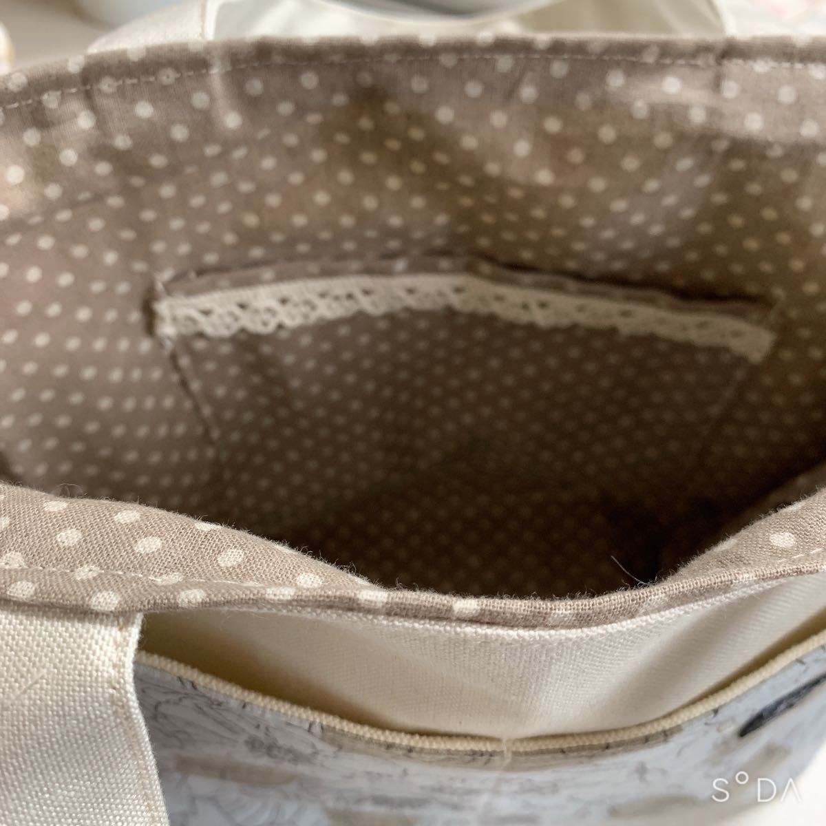 ハンドメイド 帆布　トートバッグ ポケット付き　オフホワイト＆くすみピンク系 花柄 北欧風 バッグインバッグ