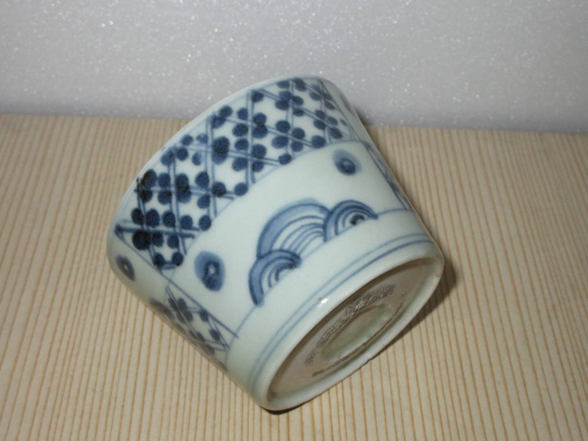 [ Edo era guarantee ] old Imari blue and white ceramics soba sake cup 1 customer ( height 6cm) ( blue sea water sphere *. what ..) * height pcs . small ho tsu1 place *