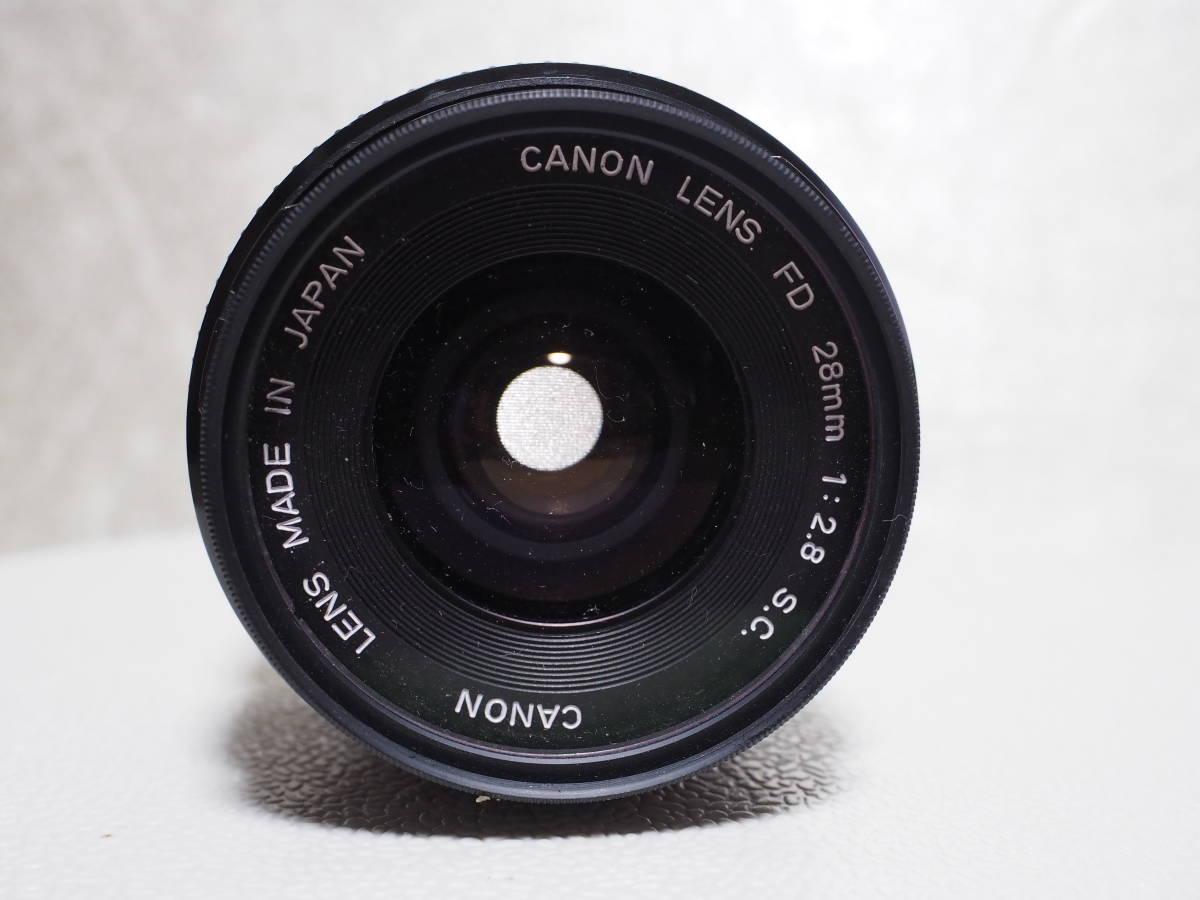 キャノン　FDマウント単焦点広角レンズ　CANON LENS OLD FD 28mm 1:2.8 （ジャンク品）_画像2