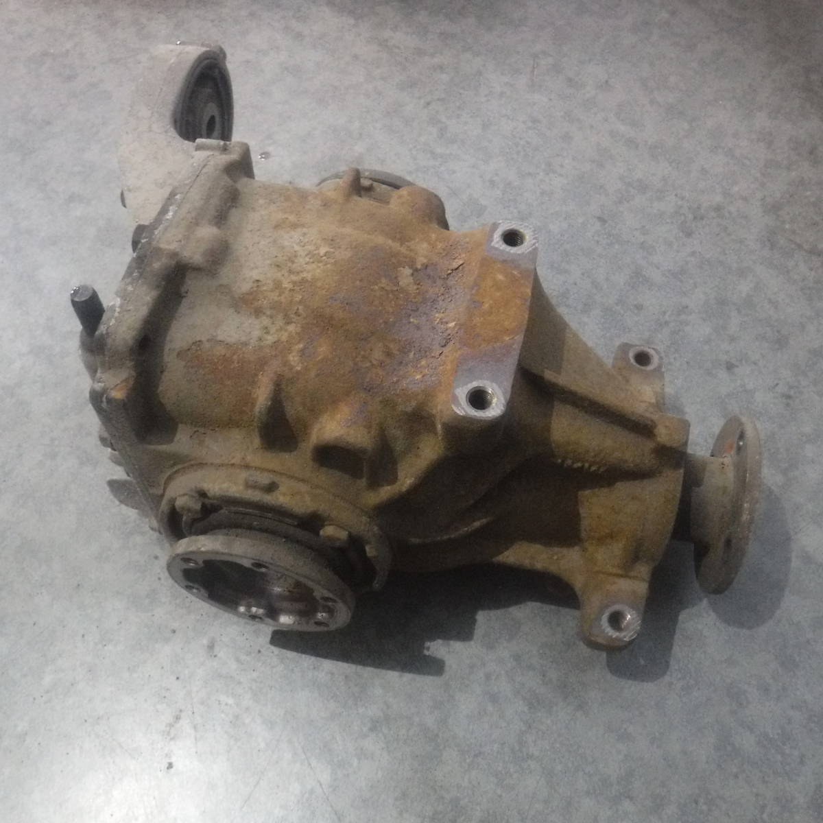 BMW 318ti compact 3 series E36 Z3 2.0 1.9 M44 1.8 M42 rear diff 4.44 final original rear differential gear differential gear part removing car equipped 
