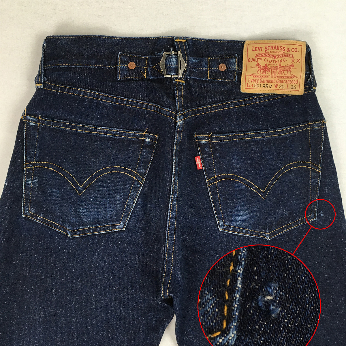 LEVI'S リーバイス 501XXC 201-0003 BIG'E' バレンシア工場 刻印555 米国製 98年 W30 L36 隠しリベット 赤耳 セルビッチ シンチバック_右バックポケット横に擦れあり