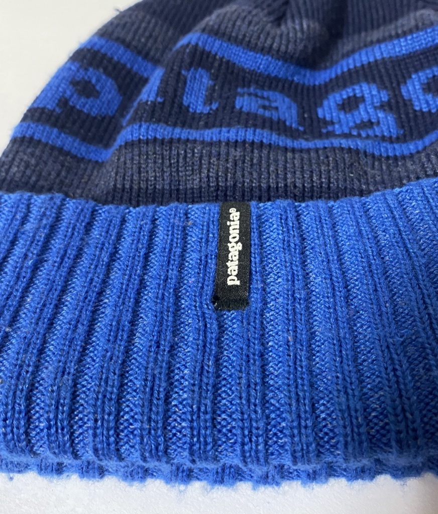 美品☆patagonia パタゴニア Powder Town Beanie ボンボン ニットキャップ ニット帽子 パウダー タウン ビーニー 青 紺 ブルー ネイビー _画像4