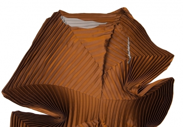  Issey Miyake ISSEY MIYAKE radiation pleat design One-piece Brown 2 [ lady's ]