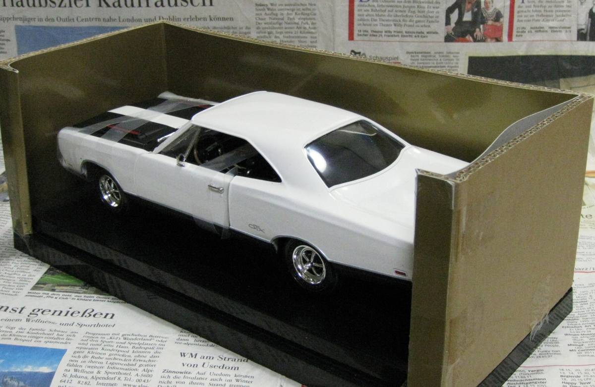 ☆絶版*世界2500台*Ertl/GMP*1/18*1969 Plymouth GTX 426 Hemi ホワイト/ブラック_画像2