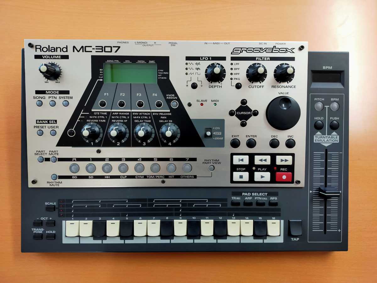 Roland MC-307 Groovebox | www.eko-flor.hr