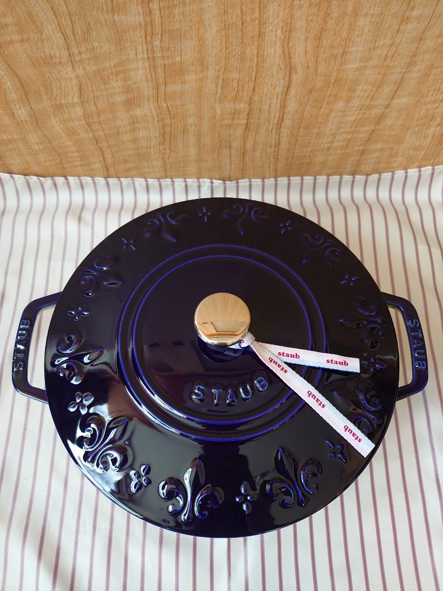 staub【新品】フルール・ド・リス フレンチオーブン24㎝ グランブルー レア