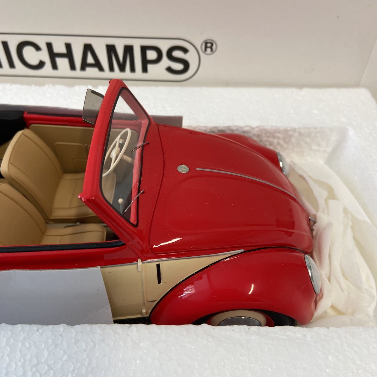 MINICHAMPS 1/18 Volkswagen Beetle Convertible Hebmuller 1949 год Red Cream Volkswagen Beetle с откидным верхом миникар 