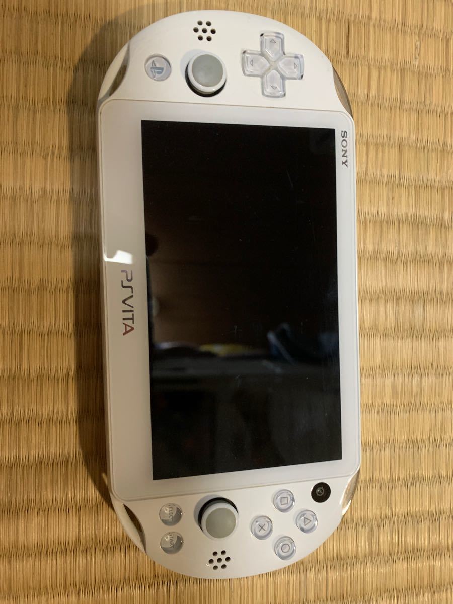 PlayStation Vita Wi-Fiモデル ホワイト (PCH-2000)  値段交渉お気軽にどうぞ。