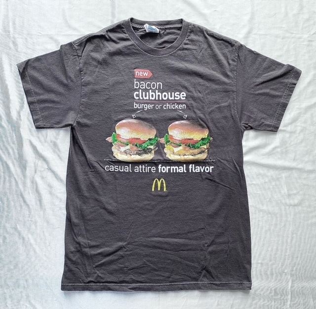 代引き人気 McDonald's マクドナルド ベーコンクラブハウス Tシャツ M ハンバーガー 文字、ロゴ