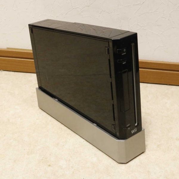 Wii 本体(クロ) Wiiリモコンプラス2個 Wiiパーティ同梱_画像2