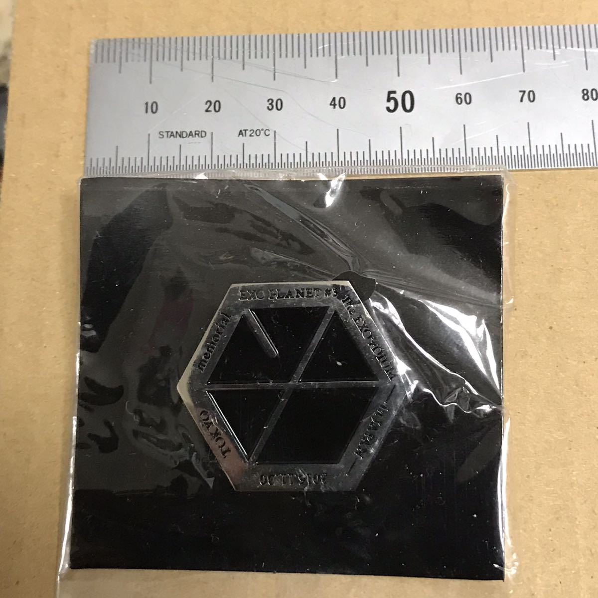 EXO 2016.11.30 東京公演 オリジナルピンバッジ 当選品 未開封新品!_画像2