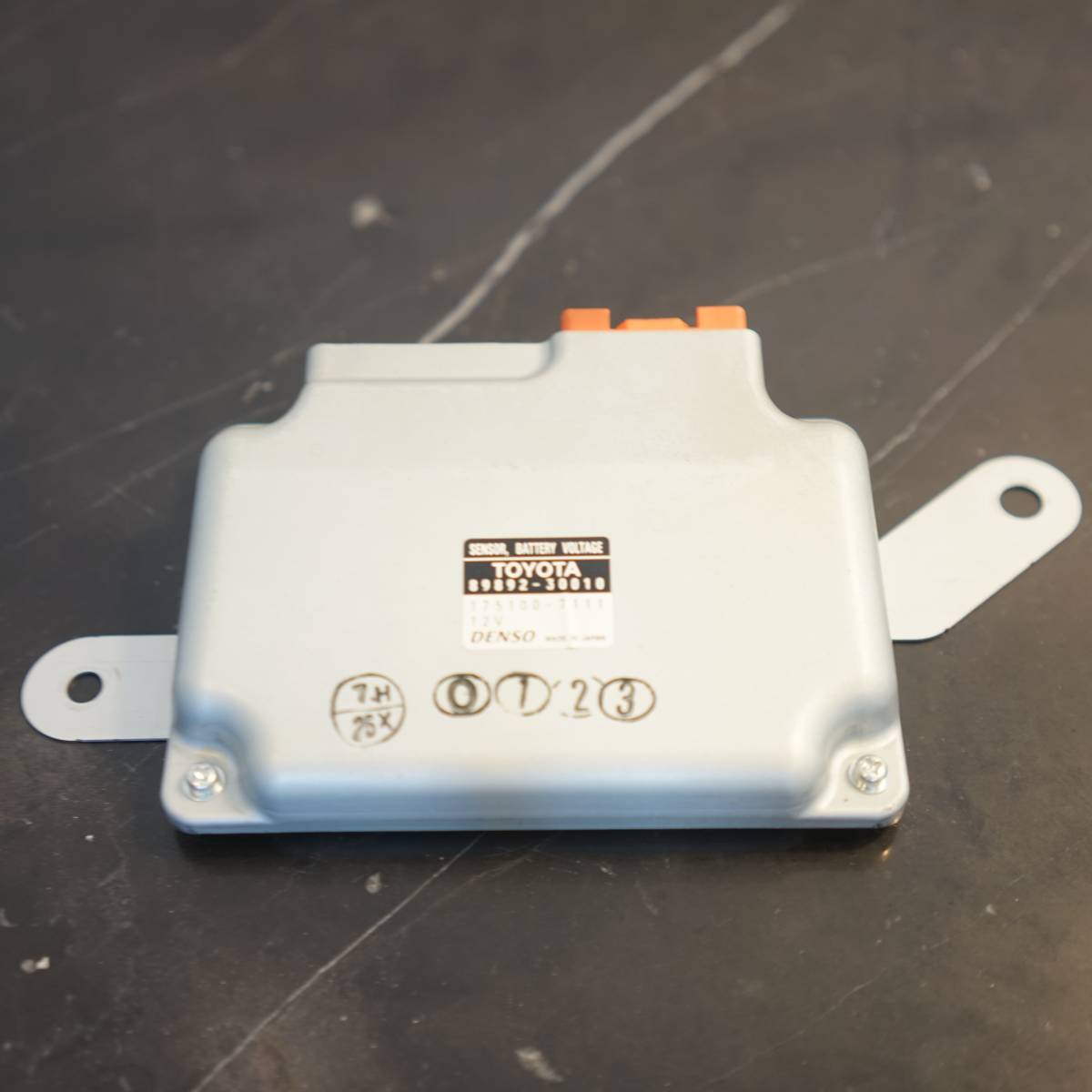 トヨタ クラウン ハイブリッド GWS204 GWS191 ボルテージセンサー