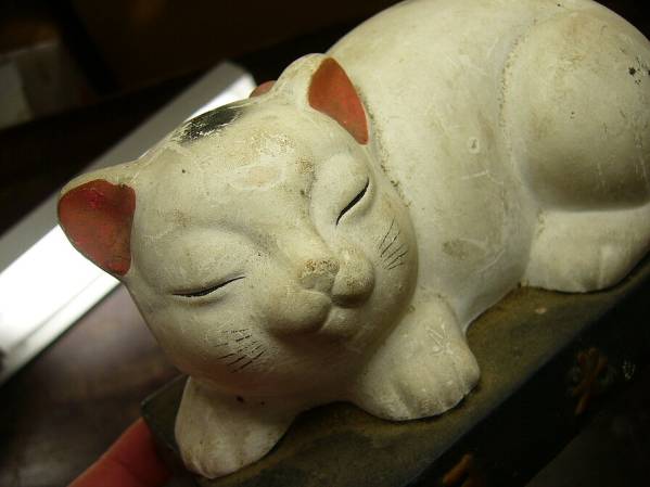 大きな取引 A_昭和時代日光東照宮定番土産/素焼き/眠り猫/置物w13cm福猫 その他