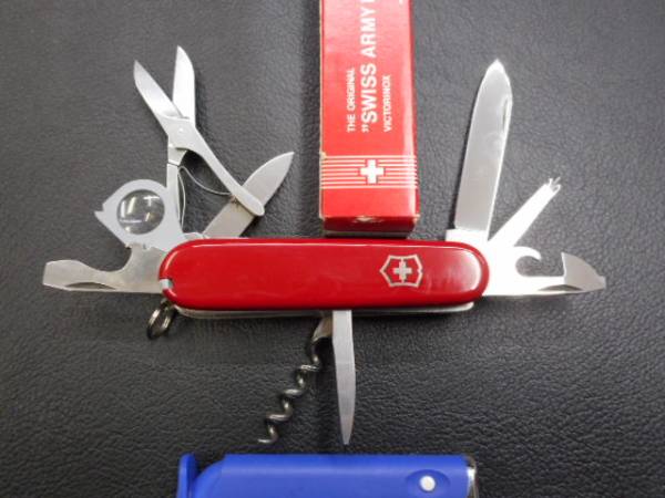ナイフ　ビクトリノックス　VICTORINOX 　 ９丁出し　レンズ付き
