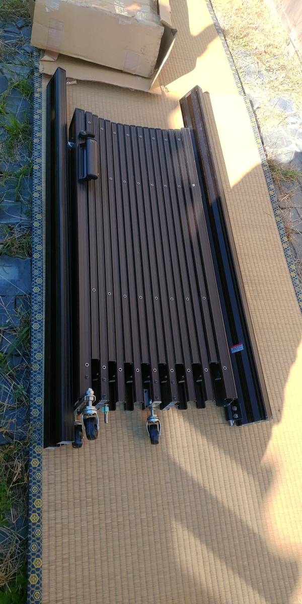 アコーディオン伸縮門扉（3m） スライドゲート 未使用品 柱付き