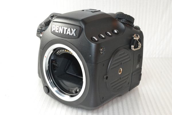 送料無料 超極上 PENTAX ペンタックス 645D ボディ 元箱付 付属品多数 ショット数966回 #8596