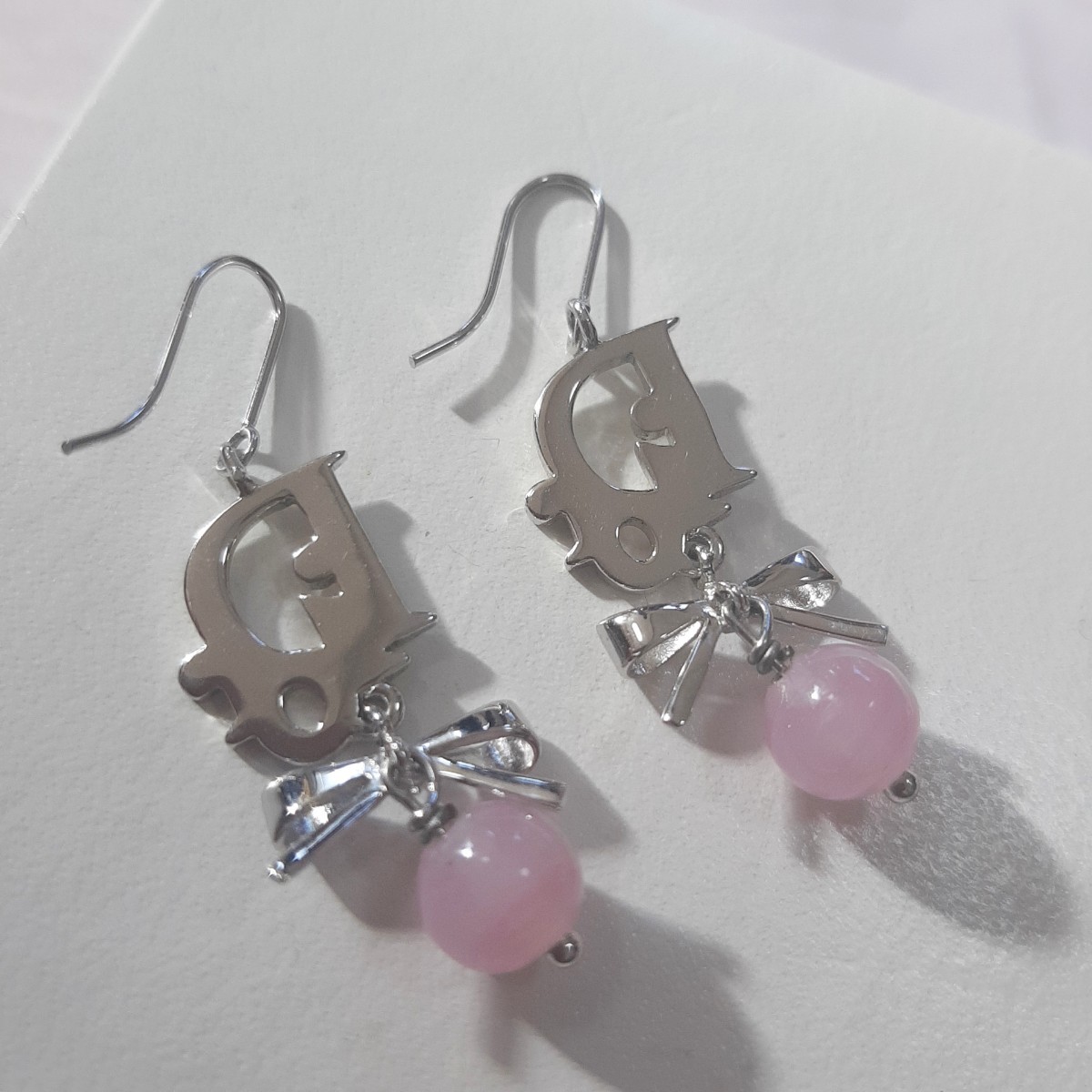 人気定番の Christian Dior ディオール 揺れるピアス シルバー ロゴ