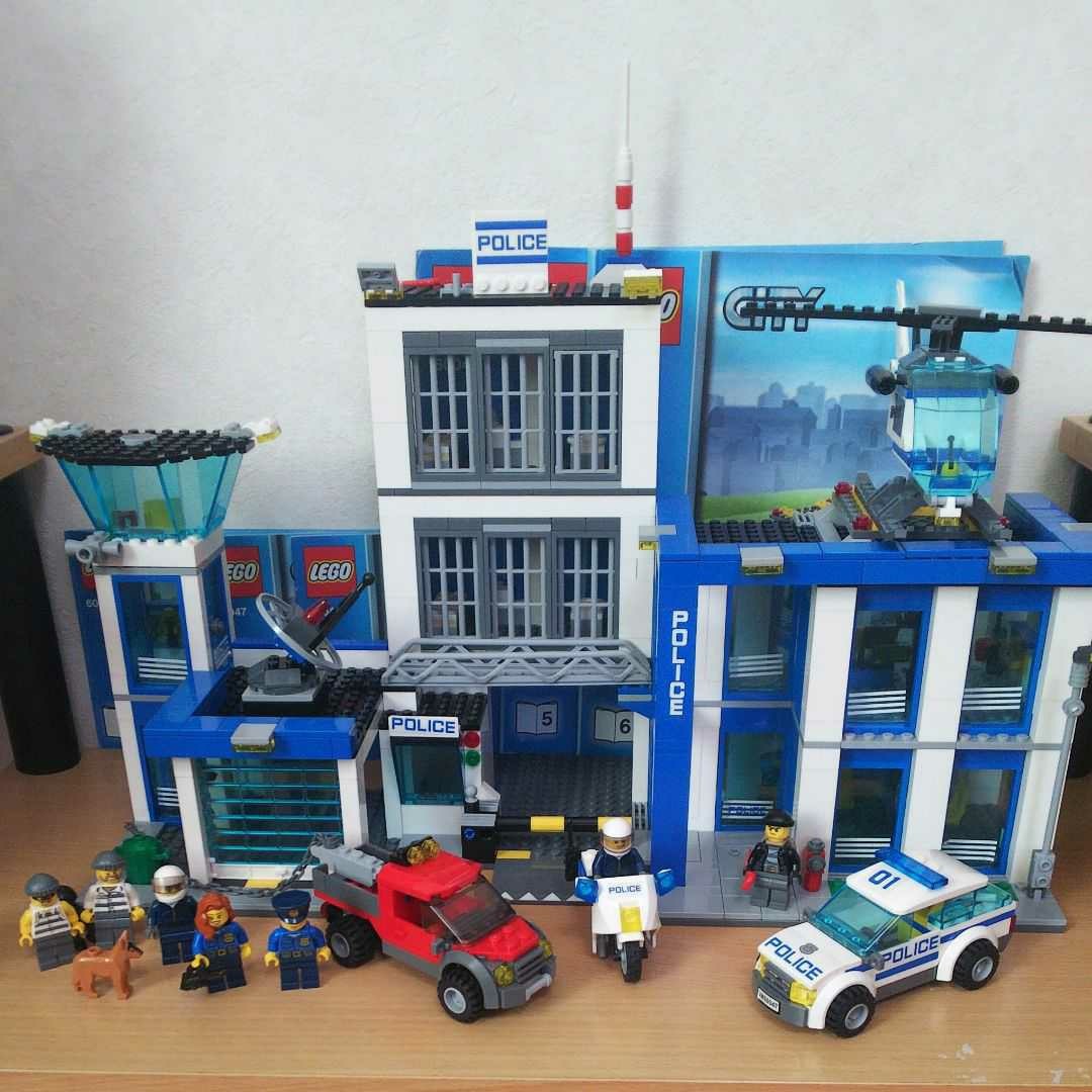 LEGO レゴ 60047 シティ ポリス ステーション 警察署 パトカー 警察官 泥棒 ヘリコプター 車 白バイ パーツ大量