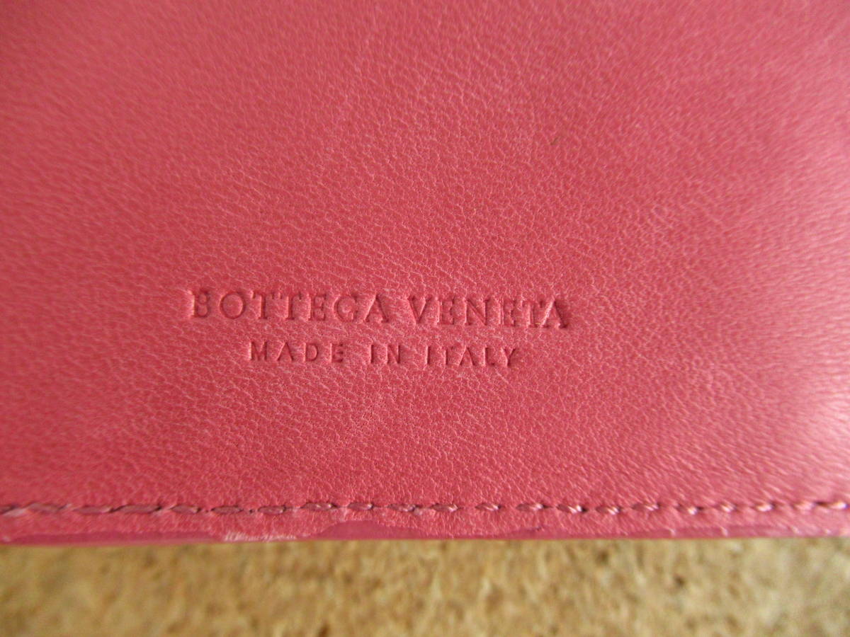 ボッテガ ヴェネタ　イントレチャート　二つ折り財布　ラウンドファスナー ポケット付き　超可愛いピンク　美品　激安 !!_大きなダメージの無い美品