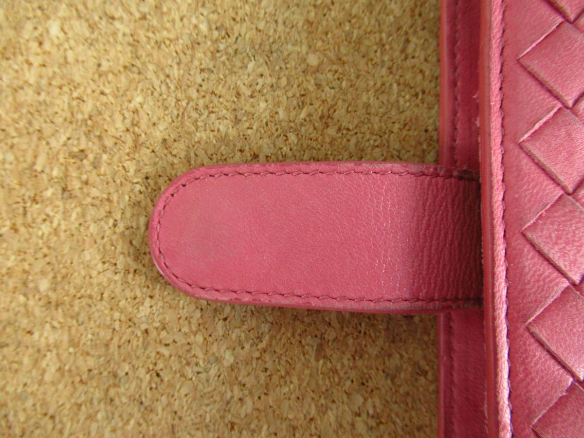 ボッテガ ヴェネタ　イントレチャート　二つ折り財布　ラウンドファスナー ポケット付き　超可愛いピンク　美品　激安 !!_大きなダメージの無い美品