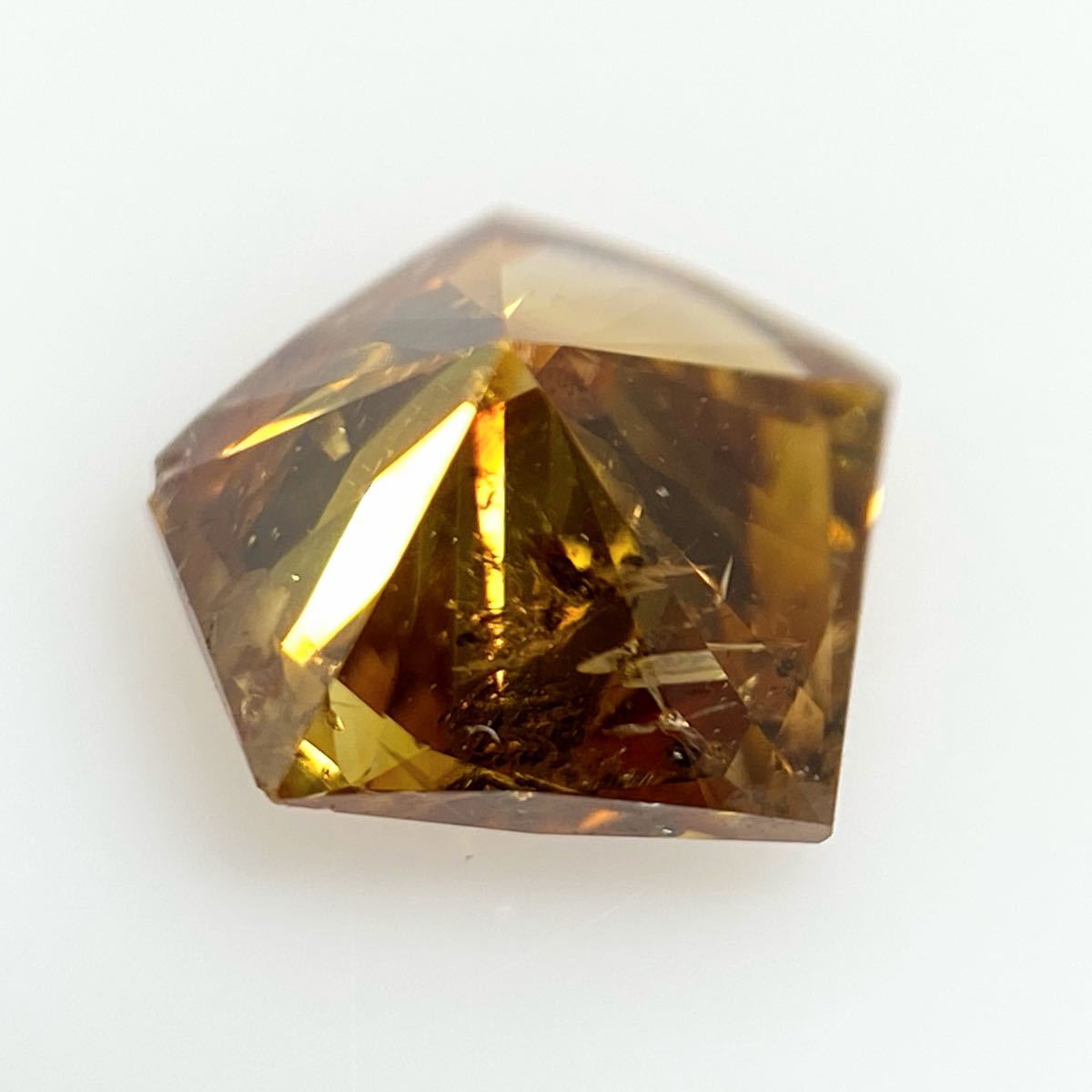 ０．７７７ct　ＦＡＮＣＹ　ＢＲＯＷＮ　Ｉ２　ペンダゴンカット　ダイヤモンドルース_画像3