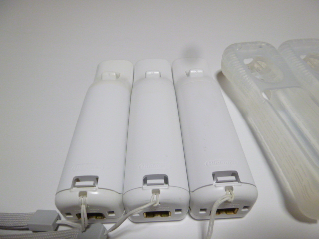 RSJ055《即日発送 送料無料 動作確認済》Wii リモコン　ストラップ　ジャケット　カバー　白　3個セット 任天堂 純正 RVL-003 コントローラ