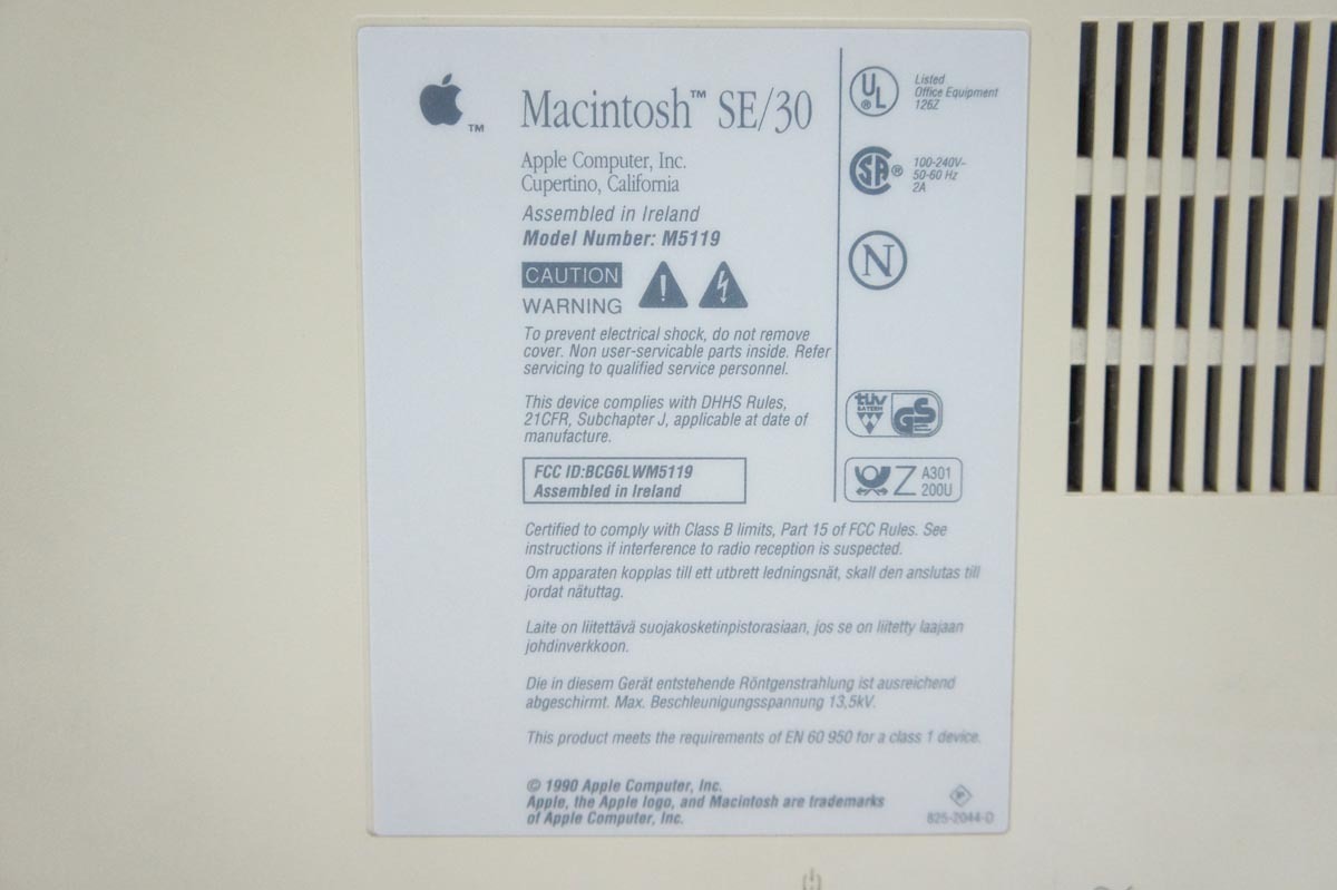 ジャンク / Apple Macintosh SE/30 M5119 / KeyboardII キーボード M0487 / マウス A9M0331 付属 / 現状品 パーツ取り_画像8
