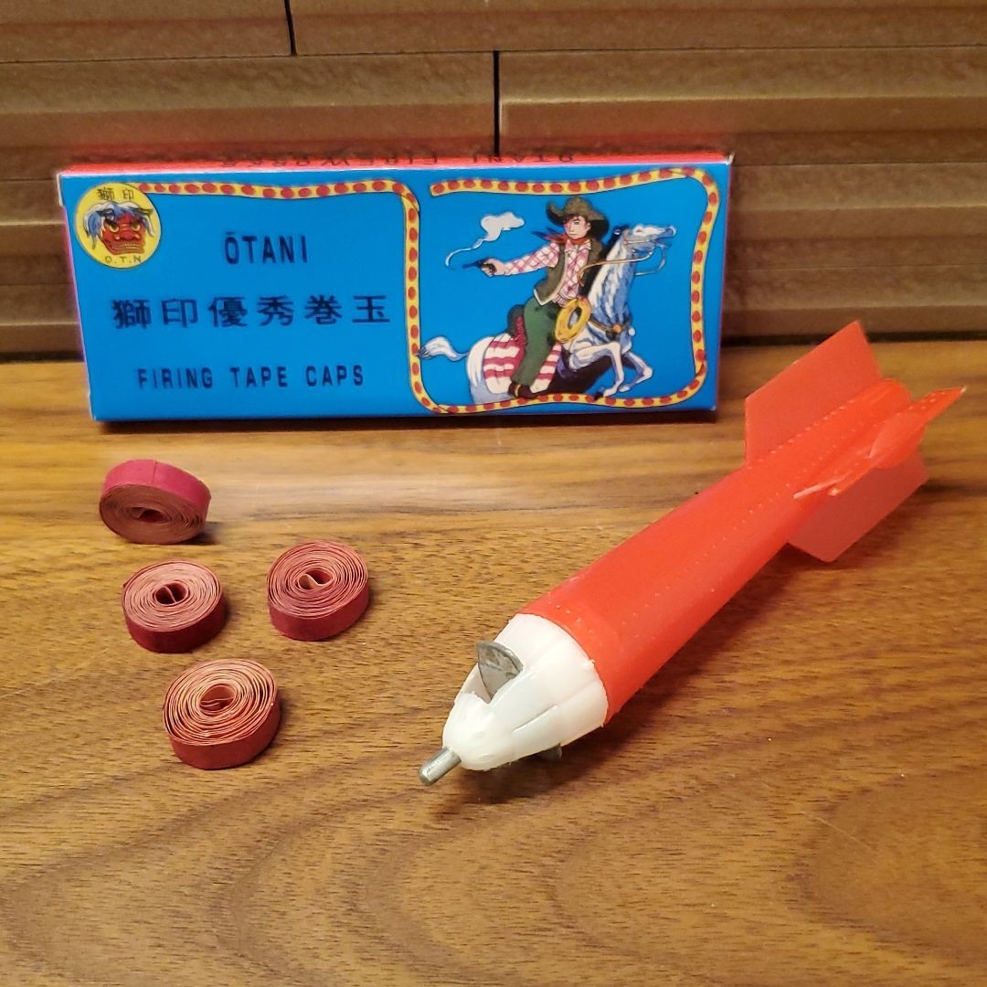 【即決できます！】懐かしい　おもちゃ　ロケット弾　ジャンプ弾　　昭和　玩具　爆弾　火薬 駄菓子屋　レトロ　オモチャ　ぜんまい