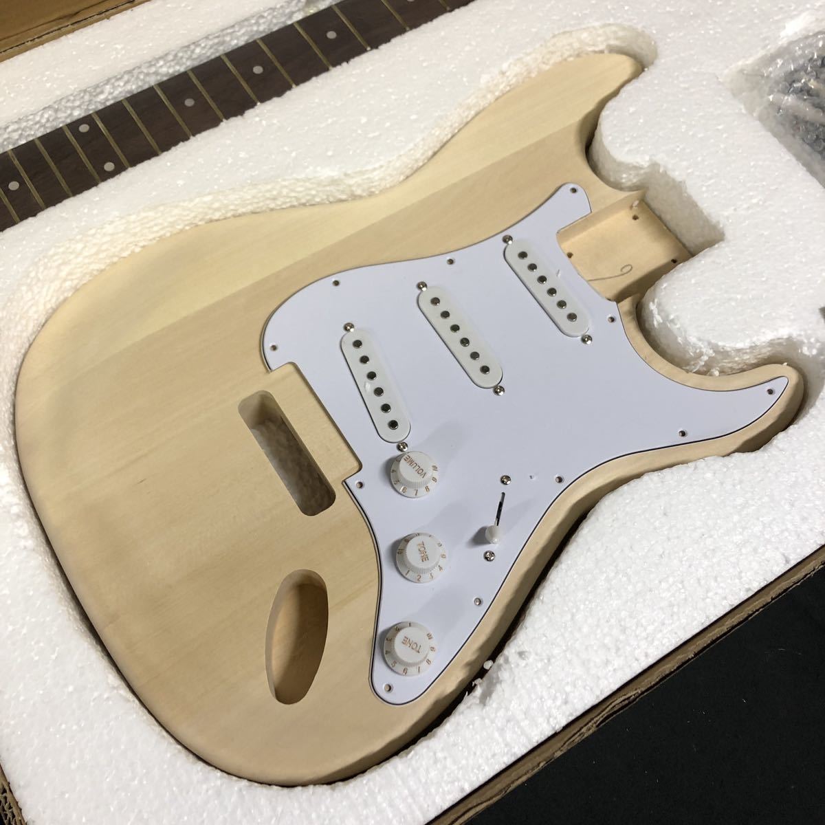 ◯(Id2 sa) ロックミュージックストア DIY Guitar 自作ギター (BST7)_画像2