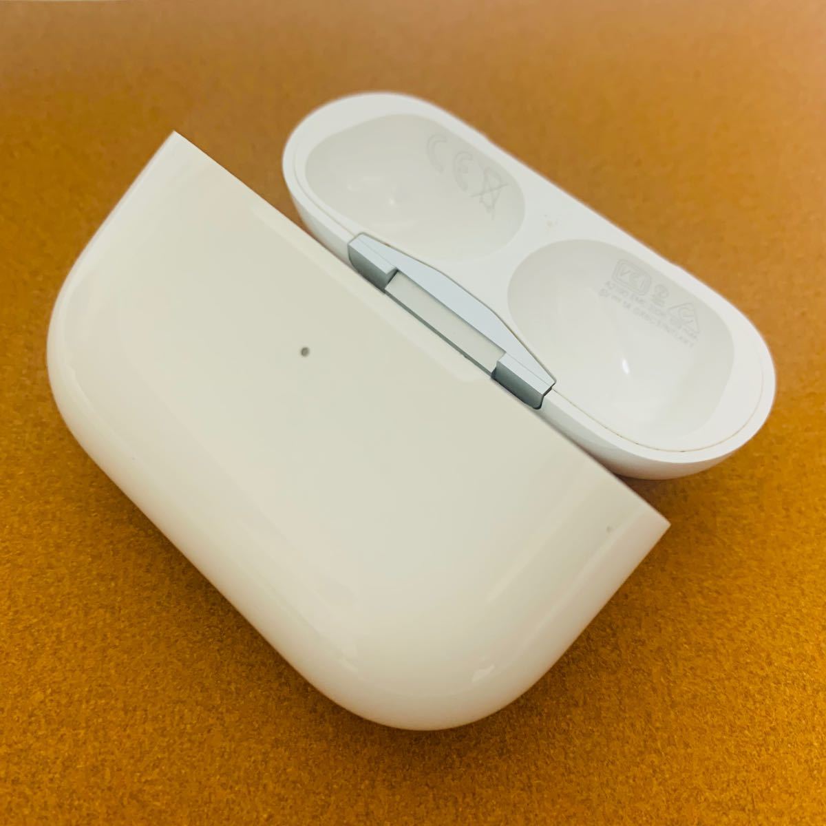 Apple AirPods ワイヤレス充電ケース　エアーポッズ 充電器
