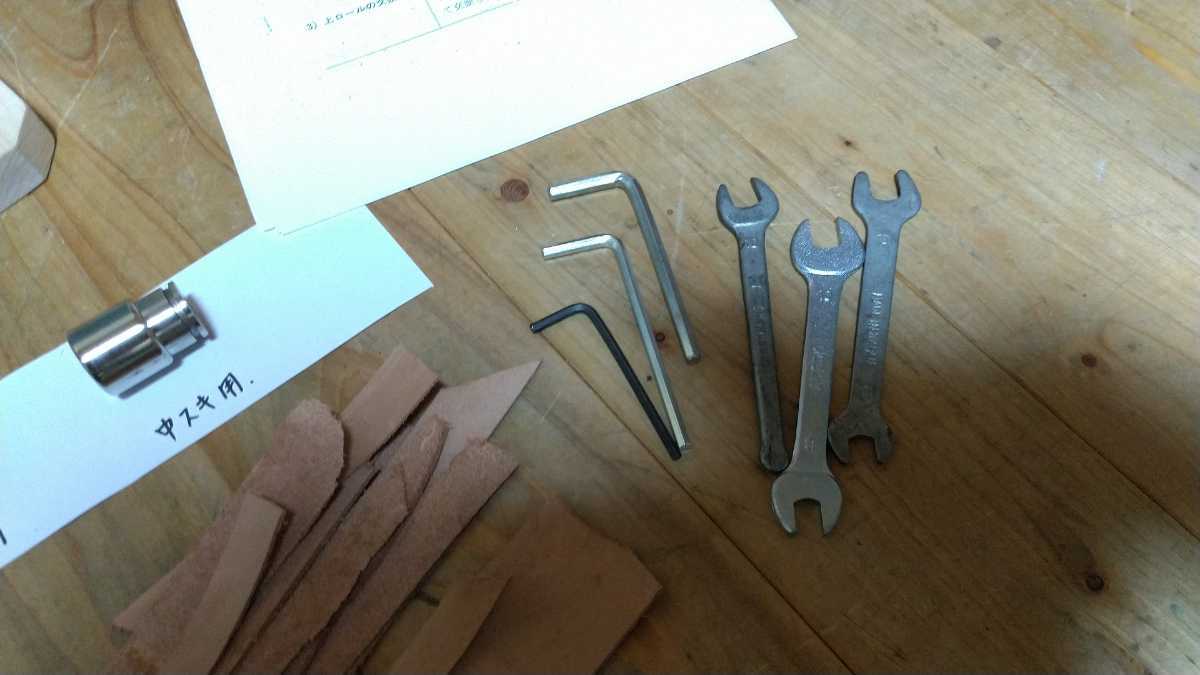 Yahoo!オークション - レザークラフト 道具 革漉き機 ラクーニⅡ Yahoo!オークション - レザークラフト 道具 革漉き機 ラクーニⅡ