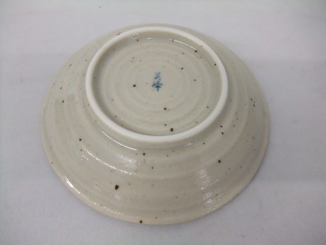日本製 美濃焼 唐津トクサ  １３．８ｃｍ皿 中皿  重宝するサイズのお皿です。の画像4