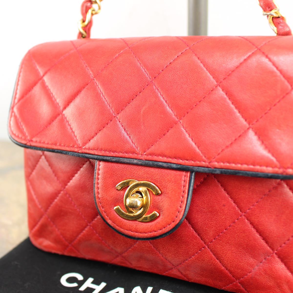 CHANELシャネルマトラッセココマークターンロックラムスキンバイカラー