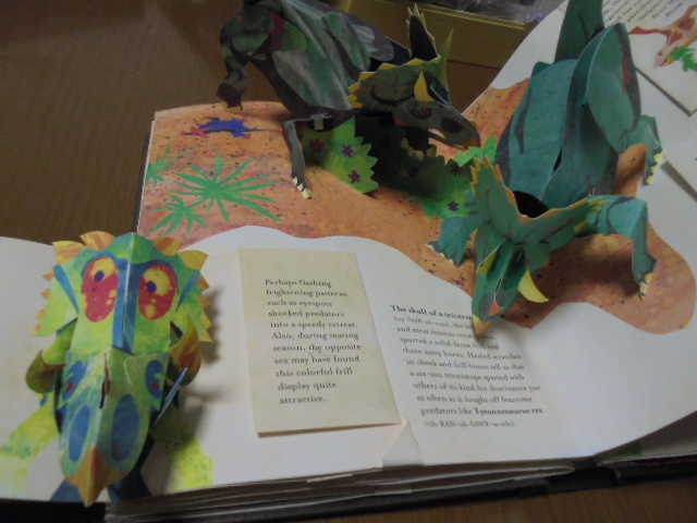  иностранная книга динозавр. приспособление книга с картинками Dinosaurs Pop-Up pop up 