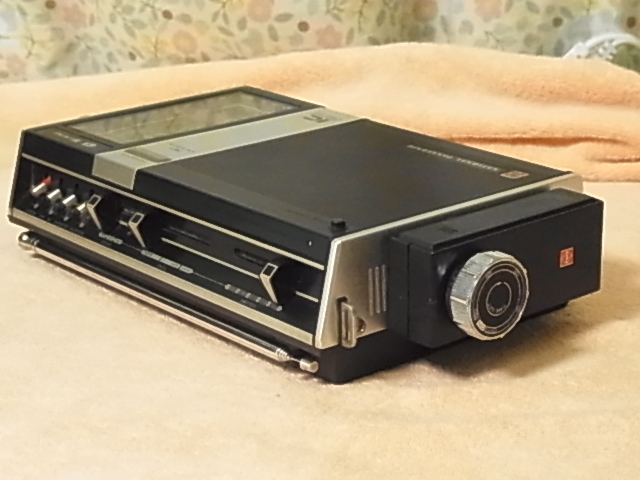 National Panasonic 【 RF-858 】 初期型のモデル AC-BATTERYの2電源方式　高感度　高選択　ＦＭ76～94MHzまで受信可能 管理21120529_画像8