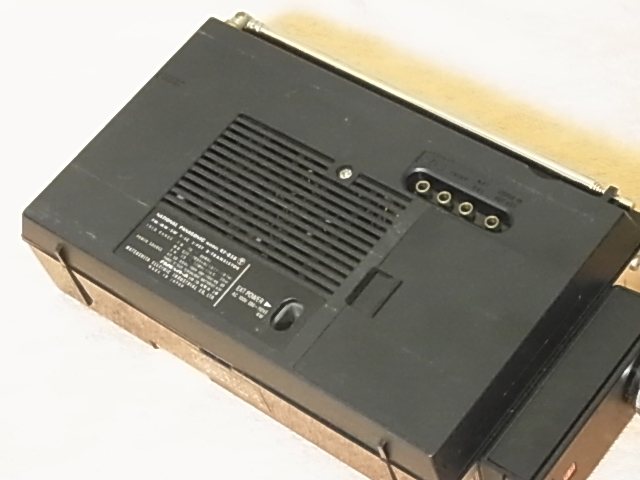 National Panasonic 【 RF-858 】 初期型のモデル AC-BATTERYの2電源方式　高感度　高選択　ＦＭ76～94MHzまで受信可能 管理21120529_画像9