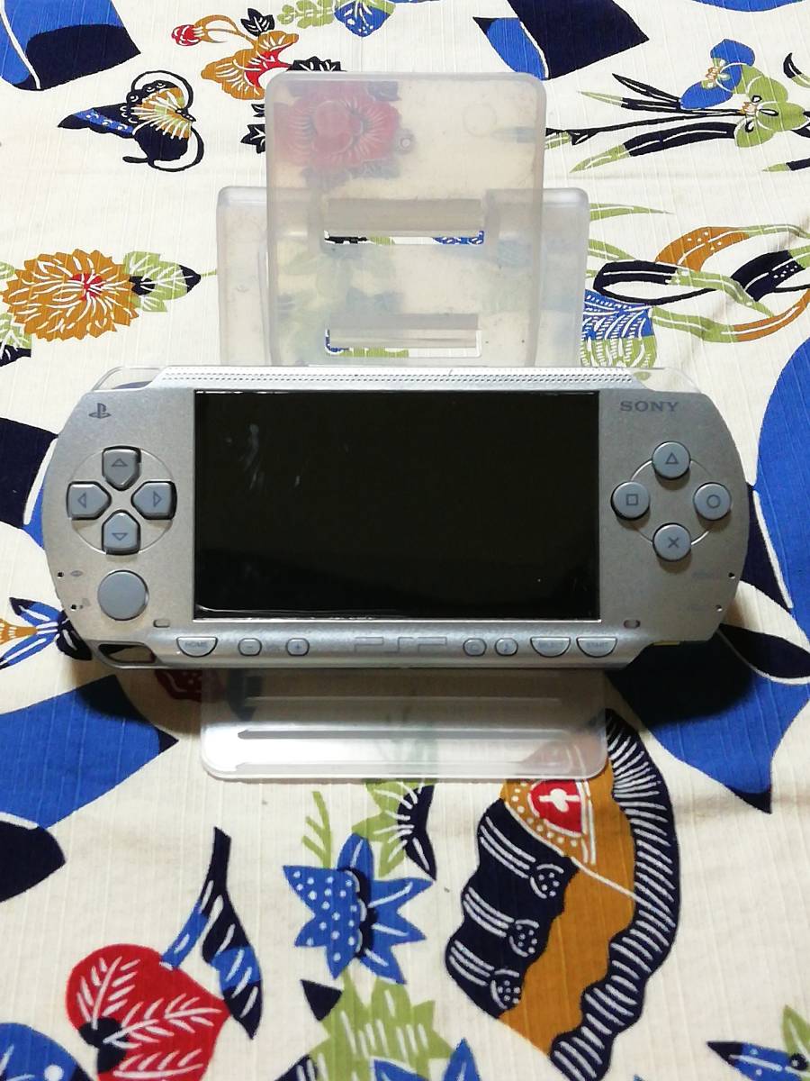  use impression ... go out ..SONY PSP body only model number :PSP-1000 body color : silver 