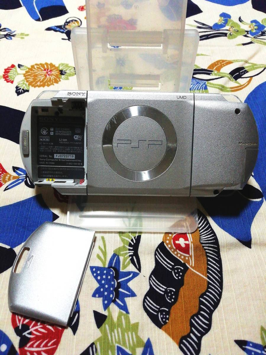  use impression ... go out ..SONY PSP body only model number :PSP-1000 body color : silver 