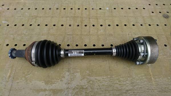  Audi A1/ front drive shaft / left /6R0407761B/5000km